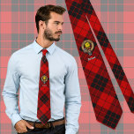 Gravata Clan MacLeod de Raasay Crest sobre Tartan<br><div class="desc">Clan MacLeod do crachá da crista Raasay rodeado por uma correia e fivela sobre fundo tartano. Texto personalizado.</div>