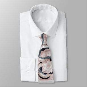 Gravata Cobra Elegante Enrolada Em Meio A Flores De Sangue