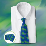 Gravata Coletor de Portalhão Verde Azul<br><div class="desc">Uma gravata azul com o padrão de duas chaves de fenda verdes e alguns parafusos. O presente perfeito para homens para Dia de os pais,  aniversário ou feriados. © ArianeC Ilustrações — Todos os direitos reservados</div>