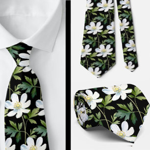 Gravata com flores silvestres pretas e brancas ele