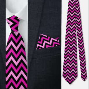 Gravata com padrão de listras coloridas e fofas no