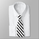 Gravata Cor Sólida das faixas brancas pretas e elegantes<br><div class="desc">Uma gravata branca e esbranquiçada. O preto fino e vertical listra o design de gravata.</div>