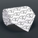 Gravata Corações de encravamento branco e de fundo desenha<br><div class="desc">Corações entrelaçados e brancos desenhando gravatas de casamento. Dois corações amorosos interpresos design. Perfeito para o noivo romântico,  padrinhos de casamento,  melhor homem,  solteiro,  marido etc. Cor branca ou personalizada. Excelente de festa de casamento,  data romântica,  noivado,  aniversário etc.</div>