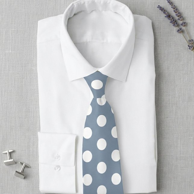 Gravata de casamento azul empoeirado e bolinhas br (Dusty blue tie with white polka dots for your wedding.)