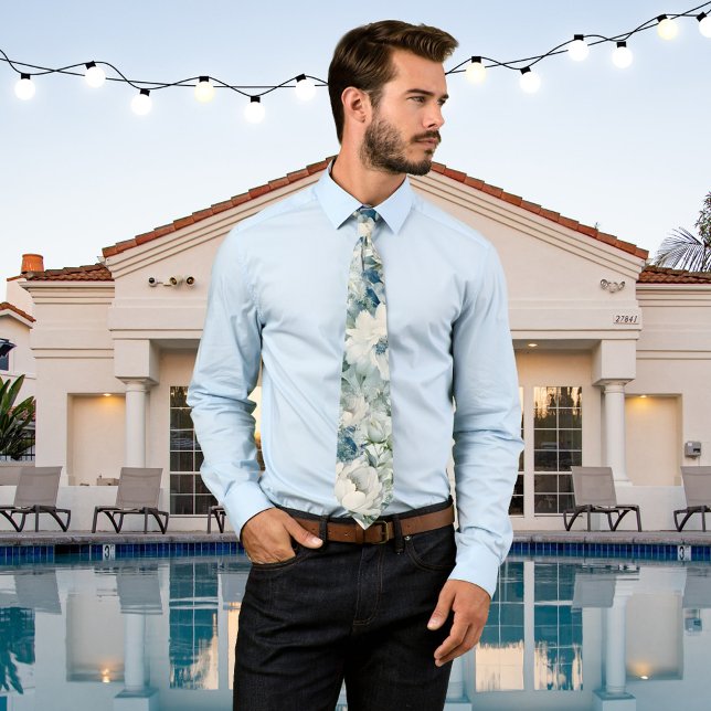 Gravata de Noiva com Flores de Aquarela em Azul Su (Tie with an artistic watercolor floral design in white and dusty blue. Beautiful for a wedding)