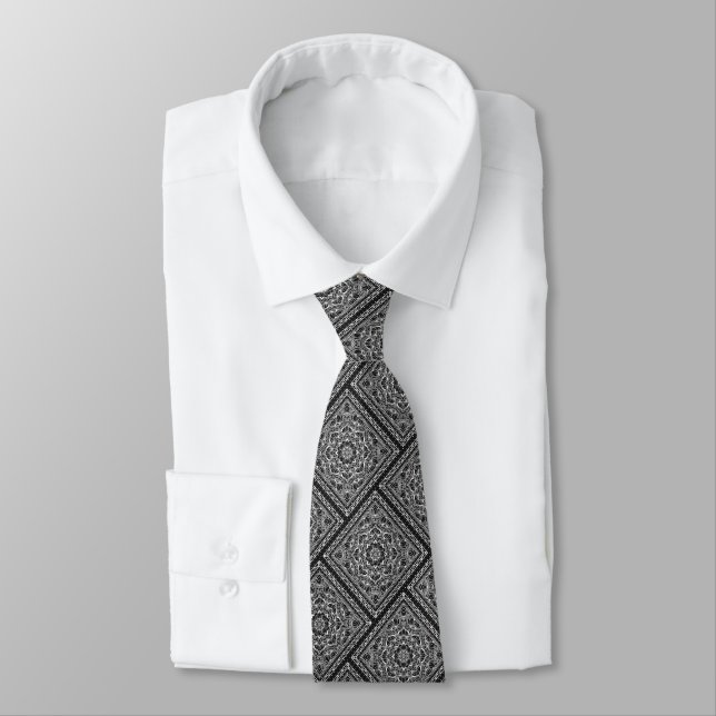 Gravata Desenho de Bandana Diagonal Preto e Branco (Amarrado)