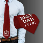 Gravata Dia dos Pais do Melhor Pai Vermelho Moderno<br><div class="desc">Pai Vermelho Moderno,  gravata de pescoço do Dia do Pai. Tipografia branca sobre fundo vermelho escuro. Você pode mudar qualquer texto na gravata. Um presente perfeito para um pai,  novo papai ou avô no Dia do Pai.</div>
