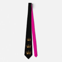 Elegante Coroa Dourada 3D com 3 Coroas em Preto