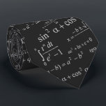 Gravata Equação de Matemática para Estudante de Professore<br><div class="desc">É uma forma excelente de mostrar um vínculo exclusivo e personalizado com este design de Padrão de Fórmulas de Matemática. A gravata personalizada também é um presente perfeito para seu professor, professor, Pai, vovô, tio, pai do Passo, ou qualquer pessoa especial, que eles terão orgulho de vestir! (Você pode alterar...</div>