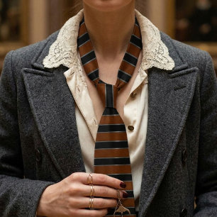 Gravata Feminina Cognac Couro Listra Empoderamento