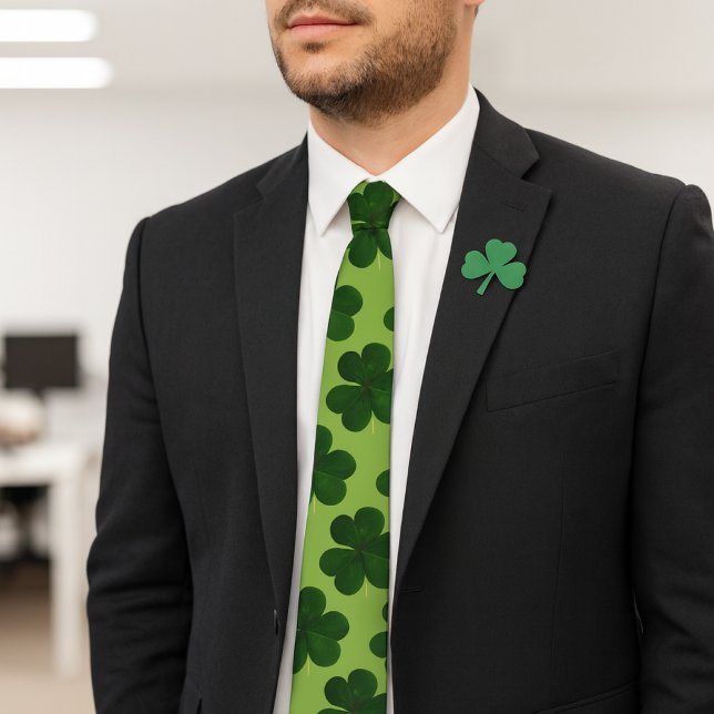 Gravata Feriado do Dia de Patrick, Rua de Shamrock Verde (St. Patrick's Day Office Mockup: A professionally attired individual, wearing a green shamrock tie.)