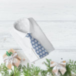 Gravata Floco de neve em forma de Rosa com revestimento em<br><div class="desc">Esta gravata apresenta um design tipo rosa,  com ponta para ponta,  de um floco de neve de papel de seis lados. O floco de neve é exibido em um fundo de gradiente azul.</div>