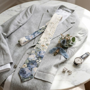 Gravata Floral de Flor Silvestre Azul Empoeirado Casamento