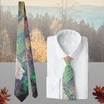 Gravata Folhas de carvalho-laranja sob a água<br><div class="desc">Elevem sua roupa de outono com esta gravata com uma foto das folhas de outono suavemente flutuando sobre a água. A sutil mistura de matizes verdes e marrons captura perfeitamente a essência da estação,  fazer-a como um acessório incontornável para amantes da natureza.</div>