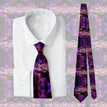 Gravata Fratural moderno em preto e roxo, legal<br><div class="desc">Esta gravata do pescoço apresenta um único design de folha fractal roxo - arte moderna! Engravatado no pescoço para ele.</div>