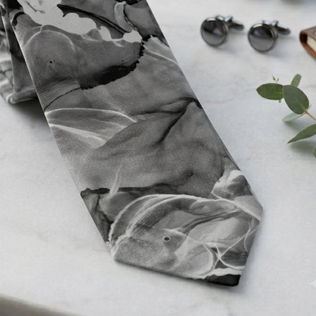 Gravata Fumaça Abstrata Preta e Branca Etérea (A moody black and white smoke swirl necktie, a sophisticated gift for him for a formal event.)