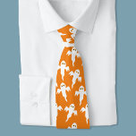Gravata Ghost Halloween Orange<br><div class="desc">Muitos pequenos fantasmas brancos num fundo laranja. Um padrão divertido para aqueles que gostam de coisas bonitinhas e assustadoras. Particularmente divertido para o Halloween. Arte original de Nic Squirrell.</div>