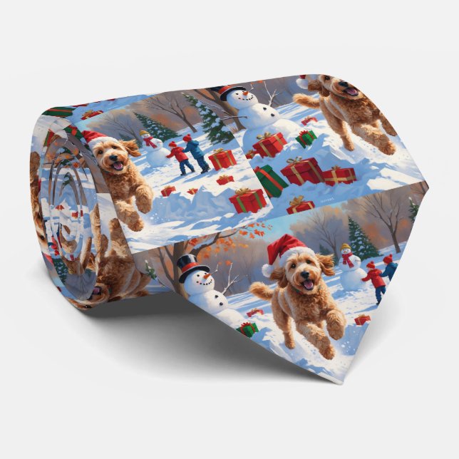 Gravata Goldendoodle Correndo na Neve com Chapéu de Natal (Rolled)