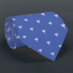 Gravata Hanukkah menorah Neck Tie<br><div class="desc">Celebre oito dias e oito noites do Festival das Luzes com cartões e presentes de Chanucá. O festival de luzes está aqui. Acenda a menorah,  brinque com o sonho e o banquete em latas e suganínos. Celebre o espírito de Chanucá com amigos,  familiares e entes queridos desejando-lhes Feliz Chanucá.</div>