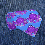 Gravata laço branco roxo do pescoço do sapo<br><div class="desc">Um sapo roxo alegre em um design branco. Bom humor e visto divertido. Este sapo sorridente pode ser uma metáfora para o seu próprio espírito interior e charme. Trata-se também da conservação da natureza e da proteção da vida selvagem. Uma excelente gravata para quem procura animar um cliente ou um...</div>