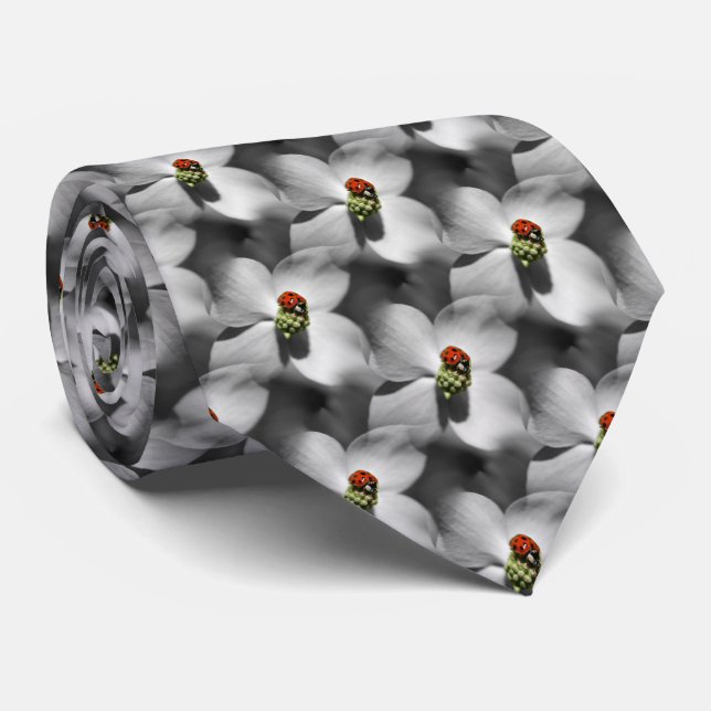 Gravata Ladybug Na Natureza Da Flor Dogwood (Rolled)