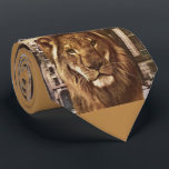 Gravata leão na cidade<br><div class="desc">O rei de animais é autorizado certamente a tomar agora e então um centro do stroll.  Encontrado em a cerca do compartimento 1960.  Queira querer ver mais velho? Está aqui a página de Facebook para a loja: www.facebook.com/the_olden_eye e é aqui meu blogue! www.fullservicebohemian.blogspot.com</div>