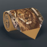 Gravata leão na cidade<br><div class="desc">O rei de animais é autorizado certamente a tomar agora e então um centro do stroll.  Encontrado em a cerca do compartimento 1960.  Queira querer ver mais velho? Está aqui a página de Facebook para a loja: www.facebook.com/the_olden_eye e é aqui meu blogue! www.fullservicebohemian.blogspot.com</div>