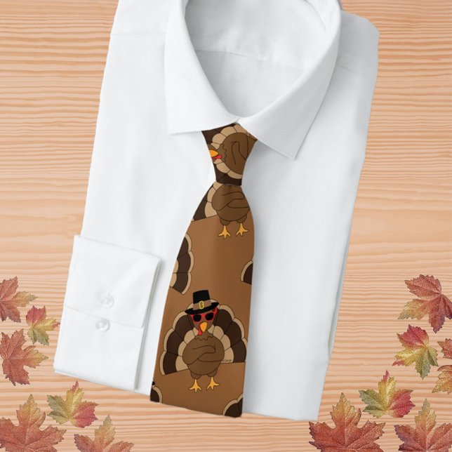 Gravata Legal Turquia Ação de Graças e padrão marrom (Cool Turkey Thanksgiving fun brown pattern Neck Tie by PLdesign, custom gift for him.)