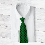 Gravata Legal Verde Negra Pontos do Crânio Preto<br><div class="desc">Este legal padrão bolinhas é feito de crânios pretos em um fundo verde escuro e caçador.</div>