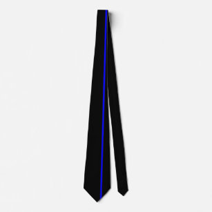 Gravata Linha vertical fina azul no preto deslocado certo
