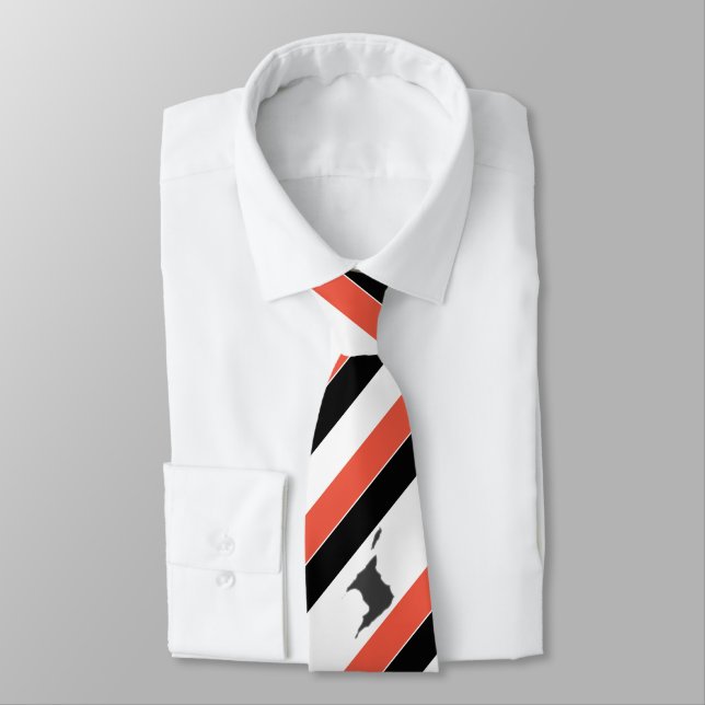 Gravata Listrado Vermelho Branco Preto com Mapa de Trinida (Amarrado)