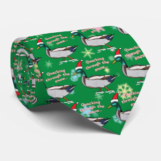Gravata Mallard Duck em Santa Hat batendo na neve