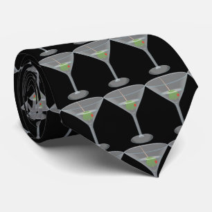 Gravata martini com azeitonas. fundo preto