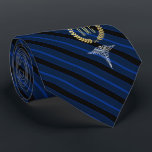 Gravata Médico Profissional Monograma Azul<br><div class="desc">Uma gravata personalizada listrada azul,  adaptada aos profissionais médicos,  com o seu ou a dentro do seu receptor de presente,  uma coroa de ouro falsa.</div>