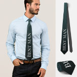 Gravata Melhor homem pedindo solteiro para o casamento<br><div class="desc">Esta bela gravata personalizada mostra a palavra melhor homem em cinzas claras sobre um fundo de gradiente preto claro e escuro. Maneira engraçada, mas sutil e na moda para complementar sua roupa de casamento, ou para adicionar uma reviravolta engraçada para fotos de casamento. Além disso, serve como um acessório divertido...</div>