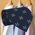 Gravata Monograma de Cinza Azul Elegante Marinho Personali<br><div class="desc">Personalize o texto e crie facilmente a sua gravata personalizada. Clique em EDIT DESIGN (EDITAR) e, em seguida, clique em BACKGROUND (PLANO DE FUNDO) para alterar a cor do plano de fundo. Você pode TRANSFERIR este design para outros produtos do Zazzle e ajustá-lo ao ajustado da maioria dos itens do...</div>