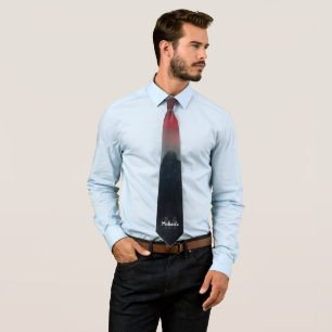 Gravata Monograma de nuvens, neblina e montanhas