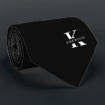 Gravata Monograma Elegante | Preto | Face Única<br><div class="desc">Uma gravata elegante com um monograma branco ousado sobre um fundo preto. Sobre esse monograma está o seu primeiro ou último nome escrito em letras maiúsculas.</div>