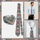 Gravata NECKTIE - Cinza castanha-branca-Mandala Design<br><div class="desc">Uma imagem em tons de cinza, marrom, branco e muito mais é mostrada nesta atraente gravata masculina (camisa e modelo não incluídos). A imagem cobrir toda a frente e atrás da gravata. Não pode ser removido ou substituído da frente (veja NOTA abaixo), mas pode ser reposicionado para uma aparência diferente....</div>