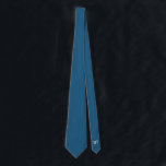 Gravata Noivo de Casamento Personalizado de Gaio Azul<br><div class="desc">Se você está procurando por uma gravata de casamento moderna e minimalista,  nosso design de gravata Blue Jay é a escolha perfeita ©️2023  - A parte de trás da gravata é personalizada com as iniciais do noivo/padrinhos,  você pode remover isso se quiser apenas uma gravata sólida combinando sem escrita</div>