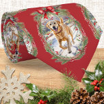 Gravata O Natal dos Homens Personalizados do Cachorro<br><div class="desc">Coloque seu cachorro na foto com esta gravata personalizada. A gravata apresenta sua fotografia escolhida, que aparecerá dentro de 'quadros' ovais em um padrão. Cada armação tem um ambiente de Natal festivo para charme sazonal extra. O fundo é uma rica cor esfestiva, criando um pano de fundo na moda para...</div>