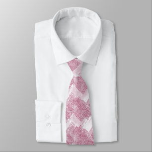 Gravata O rosa brilha no branco.