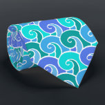 Gravata Ondas no oceano aquático em padrão de praia náutic<br><div class="desc">Este bonito padrão inspirado no oceano mostra ondas de água em diferentes tons de verde azul e verde-lacrimogênio. É para quem ama o mar. Este padrão náutico é perfeitamente encaixado e pode ser "personalizado" e tornado maior ou menor no produto. Estas lindas e giratórias ondas de água farão você querer...</div>