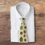 Gravata Padrão de avelãs<br><div class="desc">A gravata de um homem com um padrão de avelãs e suas folhas verdes em um fundo marrom-claro. Um presente adorável para um amante de loucos,  um vegano,  etc.</div>