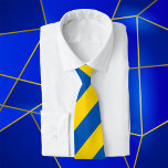 Gravata Padrão de bandeira da Ucrânia Dourado azul<br><div class="desc">Padrão de bandeira da Ucrânia Dourada Tinta azul no pescoço</div>