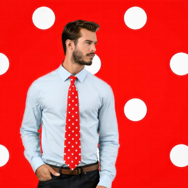 Gravata Padrão de Bolinhas branca clássico no colar vermel (Man wears a Classic White Polka Dot Pattern on Red Tie
)