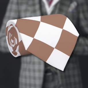 Gravata Padrão de Diamante em Branco e Mocha Mousse