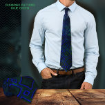 Gravata Padrão de Diamante Verde Azul<br><div class="desc">Se você está procurando por algo único então você encontrou uma bela gravata em um fundo pintado à mão de um gradiente azul a verde com uma espiral de raios de azul e verde e um padrão de diamante. Este padrão moderno de diamante irá certamente melhorar o estilo clássico do...</div>