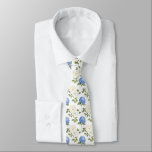 Gravata Padrão de Flores de Hidrelétrica Azul Elegante<br><div class="desc">Elevem o seu estilo com esta gravata elegante com um lindo padrão floral azul hydrangea. Perfeito para casamentos,  eventos formais ou sofisticação cotidiana,  adiciona um toque refinado e eterno a qualquer roupa. Um excelente presente para padrinhos de casamento,  profissionais ou ocasiões especiais.</div>
