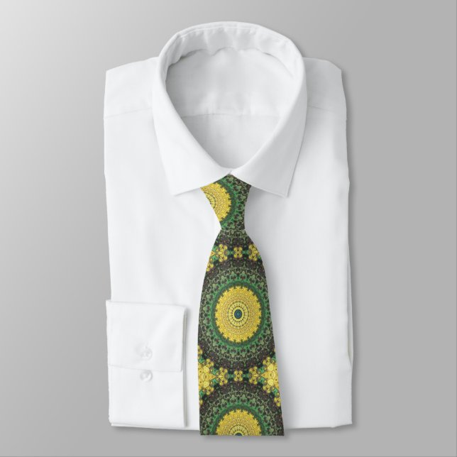Gravata Padrão de Mandala em Caleidoscópio Amarelo e Verde (Amarrado)